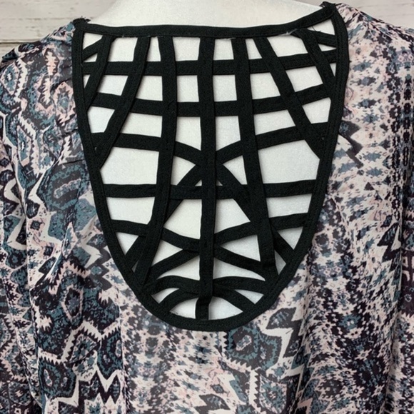 NWOT Maurices Geo/Aztec Print Lattice Back Blouse - Picture 4 of 7